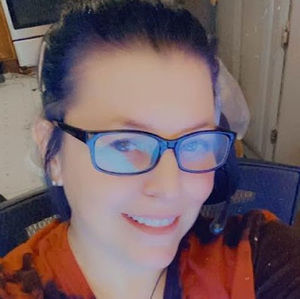 Meet your Posher, Lorie